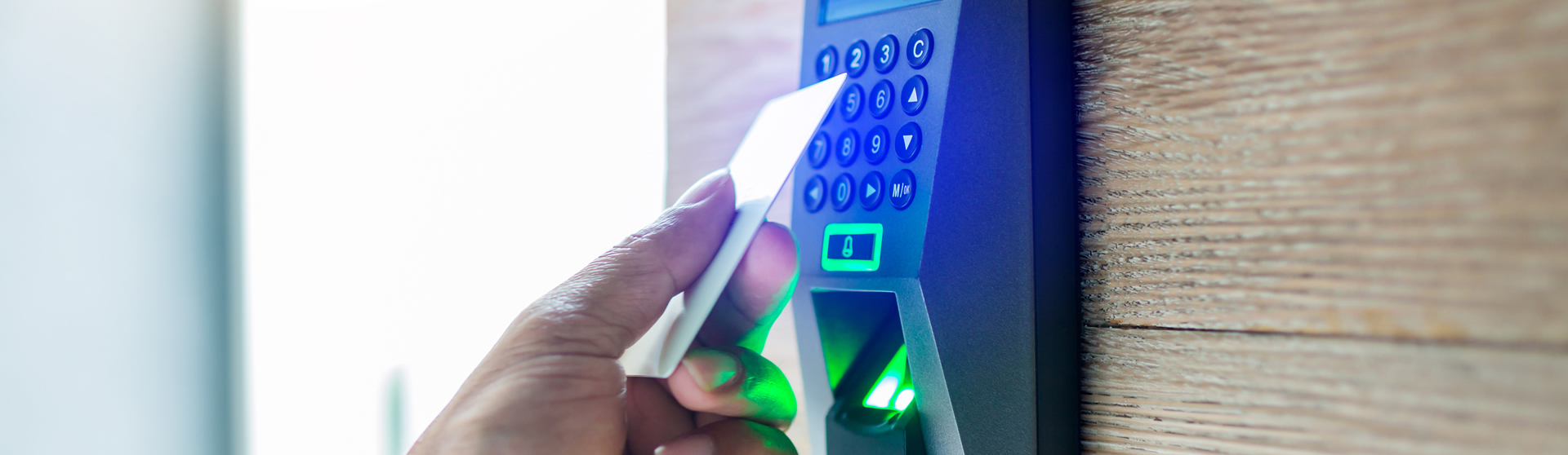 Sistemas de Controle de Acesso Corporativo e Industrial